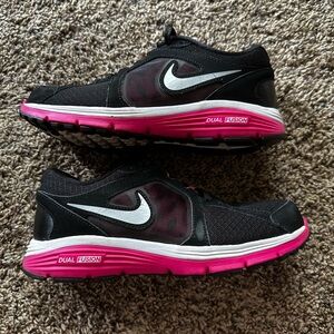Nike Dual Fusion sneakers